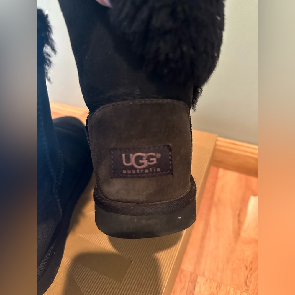 UGG Bailey Button - Picture 9 of 12